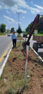 یکنواخت نمودن و همسان سازی خاک بلوار به همراه خاکریزی جداول