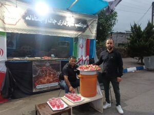 پذیرایی موکب شهرداری چاف و چمخاله  در شب تاسوعا و عاشورای حسینی با توزیع اطعام در میان عزاداران حسینی 
